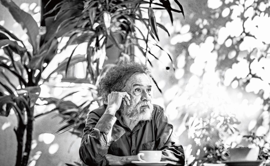 With his messy hair, scruffy clothes and penchant for huaraches, or leather sandals, Toledo was a fierce defender of the culture of his home state, Oaxaca, the heartland of the indigenous Zapotec people - Photo: German Espinosa/EL UNIVERSAL