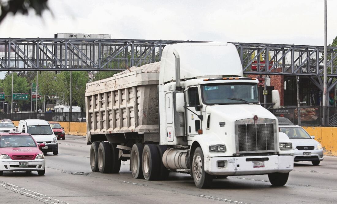 De enero a julio, la Canacar reportó el robo de 663 camiones completos, lo que representó un alza de 986 unidades respecto a 2015. (ARCHIVO EL UNIVERSAL)