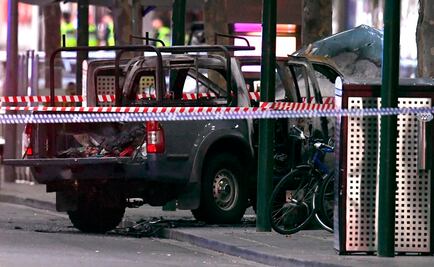 Hombre apuñala a 3 personas e incendia camioneta en Melbourne, Australia