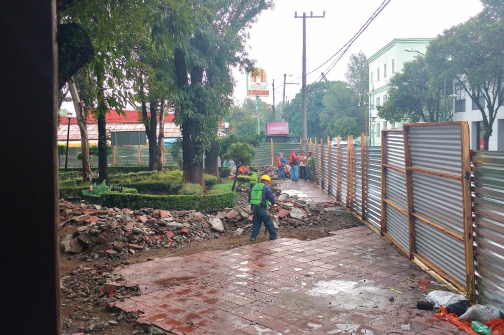 El parque Allende, en la delegación Coyoacán, tiene una superficie de 3 mil 500 metros cuadrados, por lo que la intervención equivale a un costo de 5 mil 700 pesos por metro. (FOTOS: GERARDO SUÁREZ. EL UNIVERSAL)