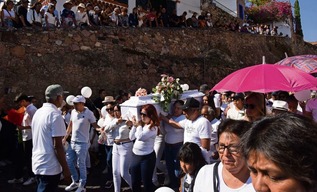 Tras la muerte de Camila el pasado miércoles 27 de marzo, vecinos y amigos se unieron a la familia de la pequeña, cuyo cuerpo fue abandonado en una bolsa negra de plástico. Foto: Salvador Cisneros | El Universal