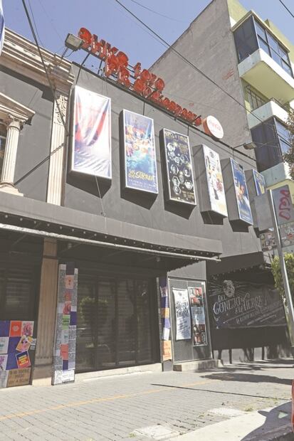 "Vivimos al día, si no hay funciones no tenemos entrada"