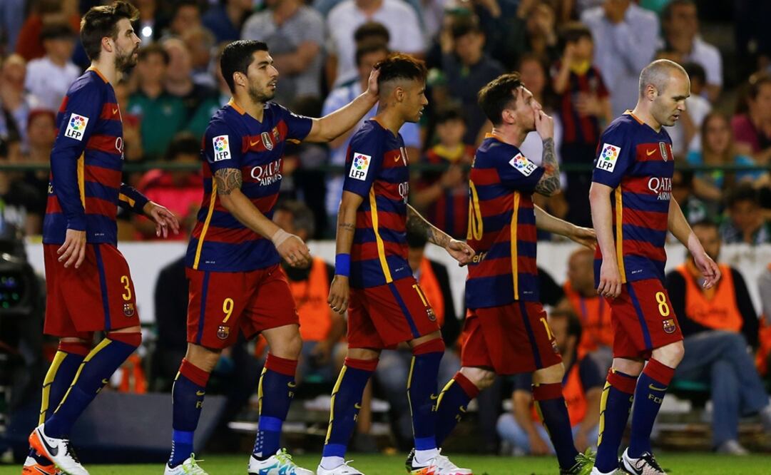 Barcelona gana y mantiene liderato