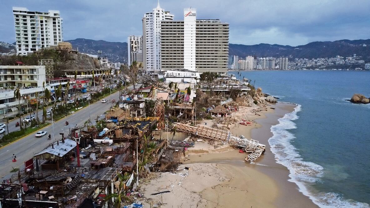 En el caso del paso de Otis en Acapulco, no sólo faltó alertar a la gente, sino también recursos para atender la emergencia, señalan. Foto: Foto: Diego Prado | El Universal