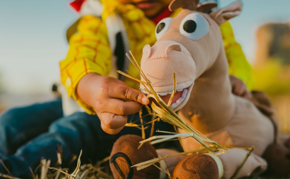 Mientras Pixar retrata la batalla entre tabletas y juguetes tradicionales, investigadores de la IBERO desarrollan herramientas tecnológicas que buscan incentivar la actividad motriz en la infancia. Foto: Pexels