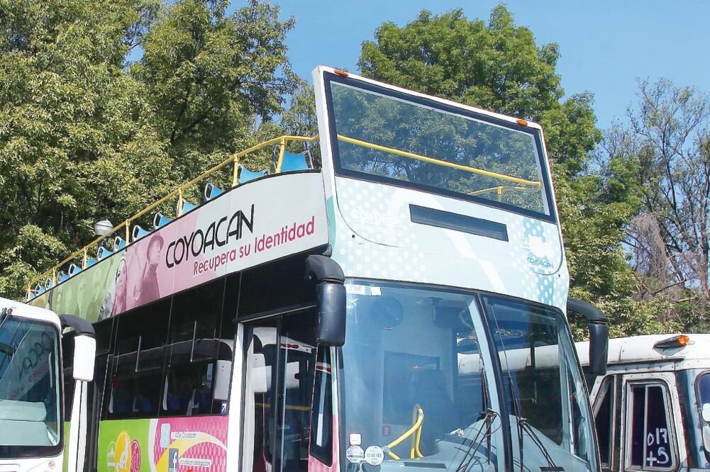 Autobuses turísticos se compraron mediante adjudicación directa a GDC Difusión Científica, SA de CV (ADRIÁN HERNÁNDEZ. EL UNIVERSAL)