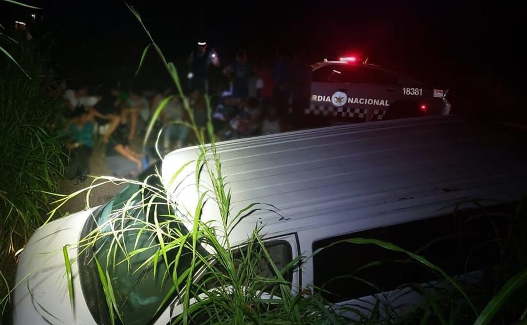 Camioneta en la que viajaban 27 migrantes encerrados. Foto: INM
