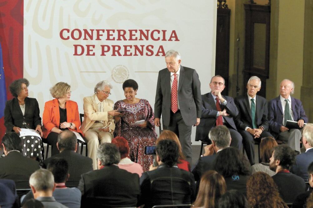 El presidente López Obrador presentó la iniciativa en presencia de Phumzile Mlambo-Ngcuka, directora ejecutiva de ONU Mujeres. Foto: CARLOS MEJÍA. EL UNIVERSAL