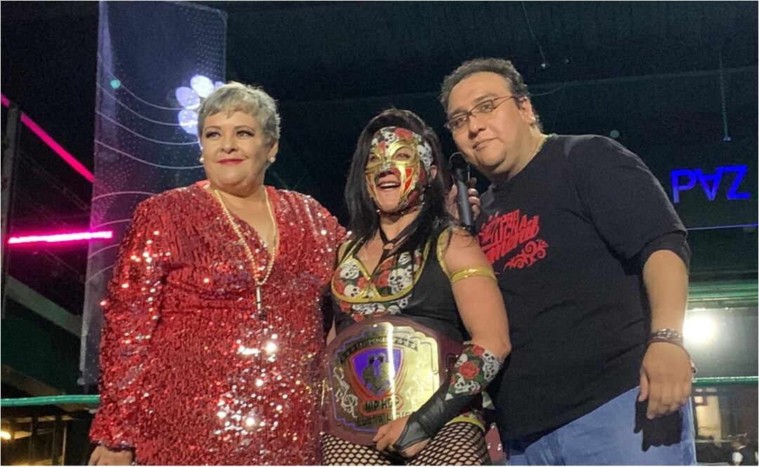 La cantante Ximbo y luchadoras, hacen vibrar el Foro La Paz