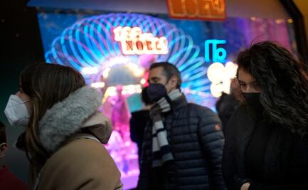Francia cierra bares durante un mes y limita festejos, ante avance de Covid-19