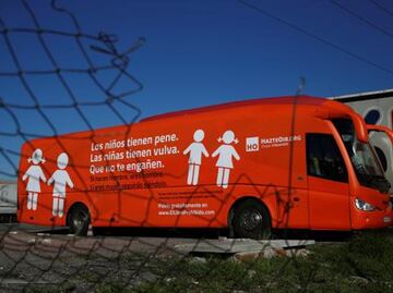 Llega a México el autobús antidiversidad