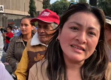 Mujer viaja desde Perú para visitar a la Virgen de Guadalupe; reparte comida y bebidas a peregrinos