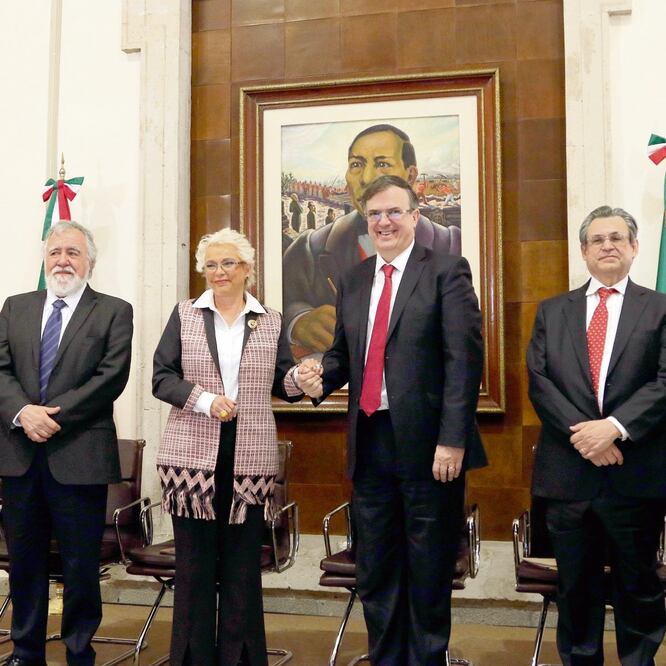 A la presentación del plan migratorio acudieron Alejandro Encinas, subsecreta r io de DH; Olga Sánchez Cordero (Segob) y Marcelo Ebrard (SRE), entre otros. Foto: CARLOS MEJÍA. EL UNIVERSAL