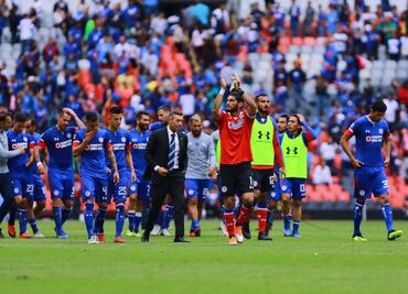 Cruz Azul golea y se mantiene invicto en la Liga MX