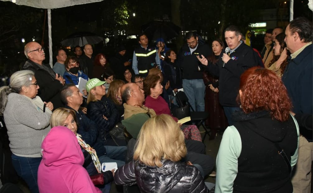 Luis Mendoza inicia recorridos en colonias de la alcaldía Benito Juárez; escucha necesidades de los habitantes.
Foto: Especial.