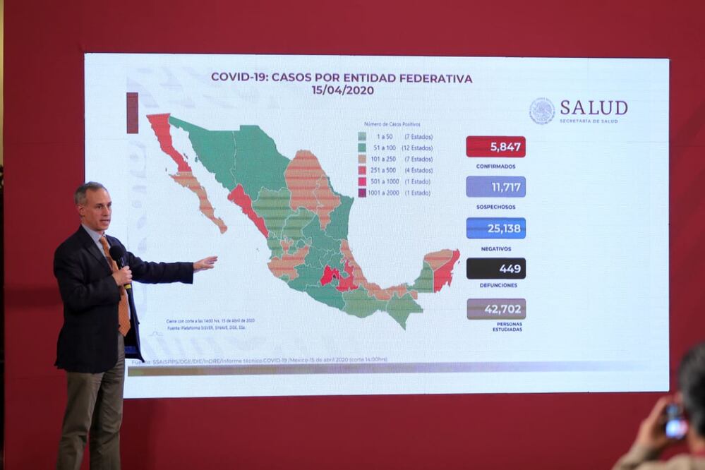 Conferencia de prensa sobre coronavirus en el salón Tesorería de Palacio Nacional, con la participación de Hugo López-Gatell. Foto : Adriana Hernández