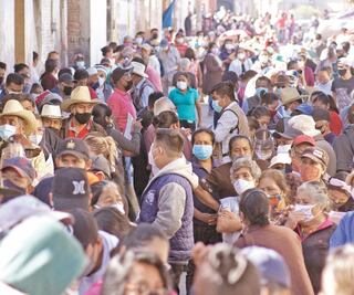 Niegan la vacuna por no tener INE actualizada