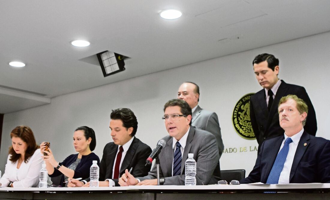 Los senadores Martha Tagle, Laura Angélica Rojas, Zoé Robledo, Armando Ríos Piter y Juan Carlos Romero Hicks ofrecieron una conferencia para hablar del dictamen de las leyes secundarias en materia anticorrupción (MOISÉS PABLO. CUARTOSCURO)