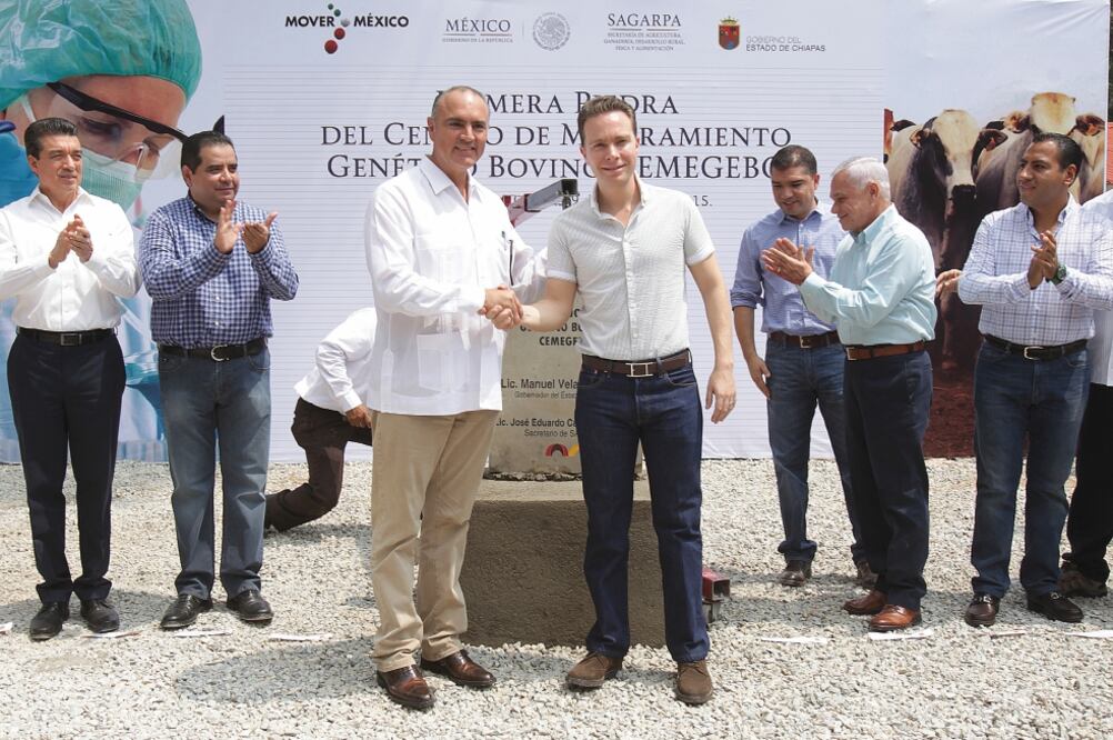 El gobernador Manuel Velasco y el gobierno federal reconocieron la importancia del trabajo conjunto en favor del campo mexicano (ESPECIAL)