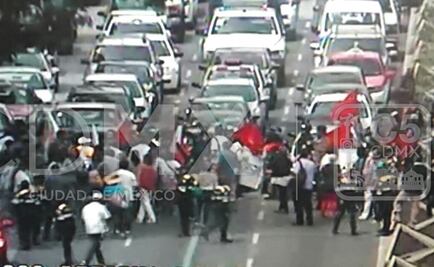 Jubilados del IMSS bloquean Paseo de la Reforma