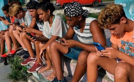 "No hay mucha diferencia entre la adicción a las drogas y al teléfono móvil", dice experto