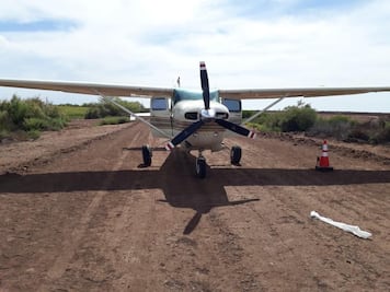 Localizan avioneta abandonada con casi media tonelada de marihuana en Sinaloa