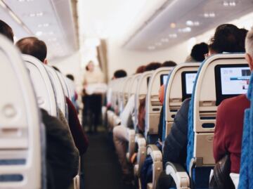 En un avión, ¿hay asientos más seguros que otros?