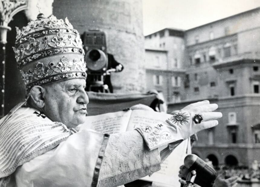 Así han anunciado las muertes de los Papas