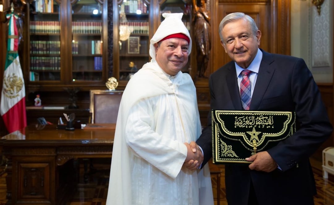 El presidente Andrés Manuel López Obrador con Abdelfattah Lebbar, embajador del Reino de Marruecos / Tomada de Twitter