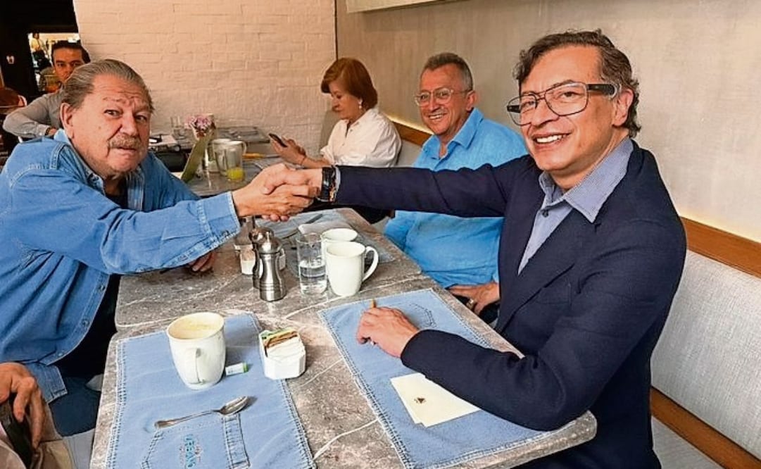 Petro publicó en X una foto con Paco Ignacio Taibo II, director del FCE y anunció que la editorial mexicana editará su libro sobre crisis climática. Foto: Tomado de la cuenta de X de Gustavo Petro