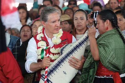 Promete Del Mazo apoyo para artesanos indígenas