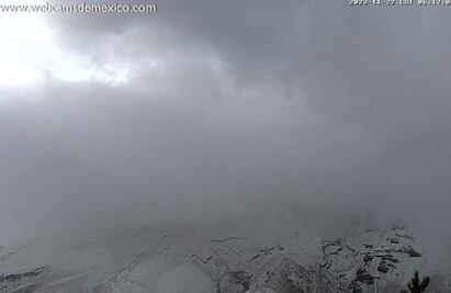 ¡Se viste de blanco! El Popocatépetl amanece cubierto de nieve hoy 22 de noviembre