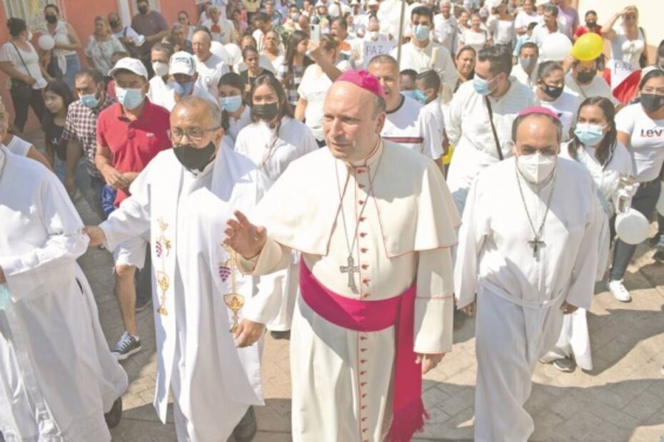 Rechaza nuncio que visita a Aguililla sea desafío a cártel