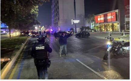 Lanzan poncha llantas frente a la Fiscalía de Sinaloa; reportan varios vehículos afectados