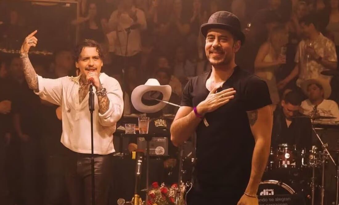 Christian Nodal y José Madero juntos en el escenario. Foto: Redes sociales.