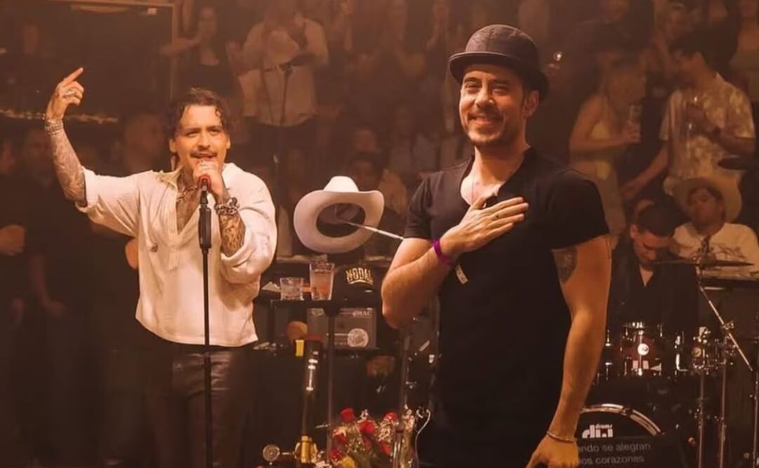 Christian Nodal y José Madero juntos en el escenario. Foto: Redes sociales.