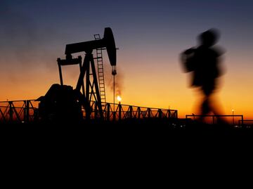 Temores de recesión en EU también tumban a precios del petróleo; caen hasta 1.50%