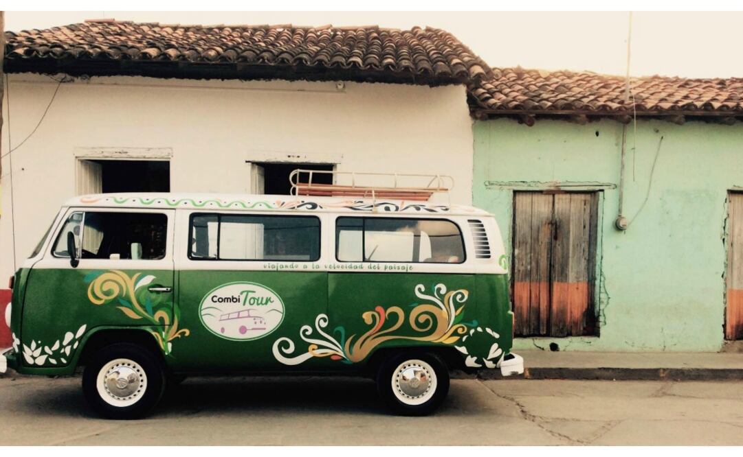 La misión de este recorrido es llevarte a probar, traguito a traguito, los jugos destilados del maguey espadín. (Foto: Cortesía Rutas con Encanto)