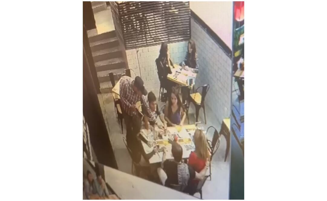 En 13 segundos asaltan a familia en restaurante en Barrio Santa Fe 