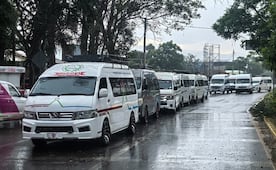 Por segundo día consecutivo, transportistas bloquean carretera federal 190 en Oaxaca; exigen regularización de unidades