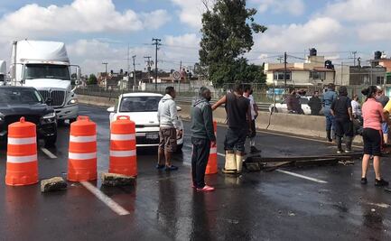 Vecinos de Ecatepec bloquean Circuito Exterior Mexiquense; exigen ayuda tras inundaciones