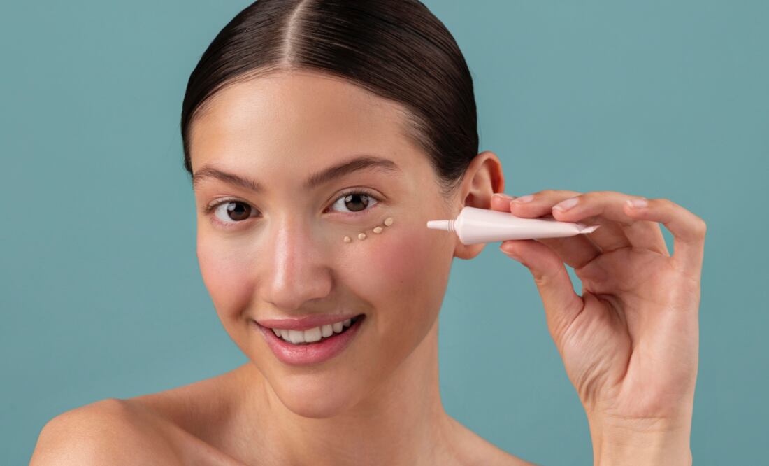 El corrector neutraliza los tonos no deseados en el contorno de los ojos y el rostro. Foto: Freepik