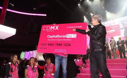 Mancera entrega tarjeta de descuentos "A Toda Mami" 