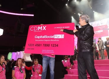 Mancera entrega tarjeta de descuentos "A Toda Mami"