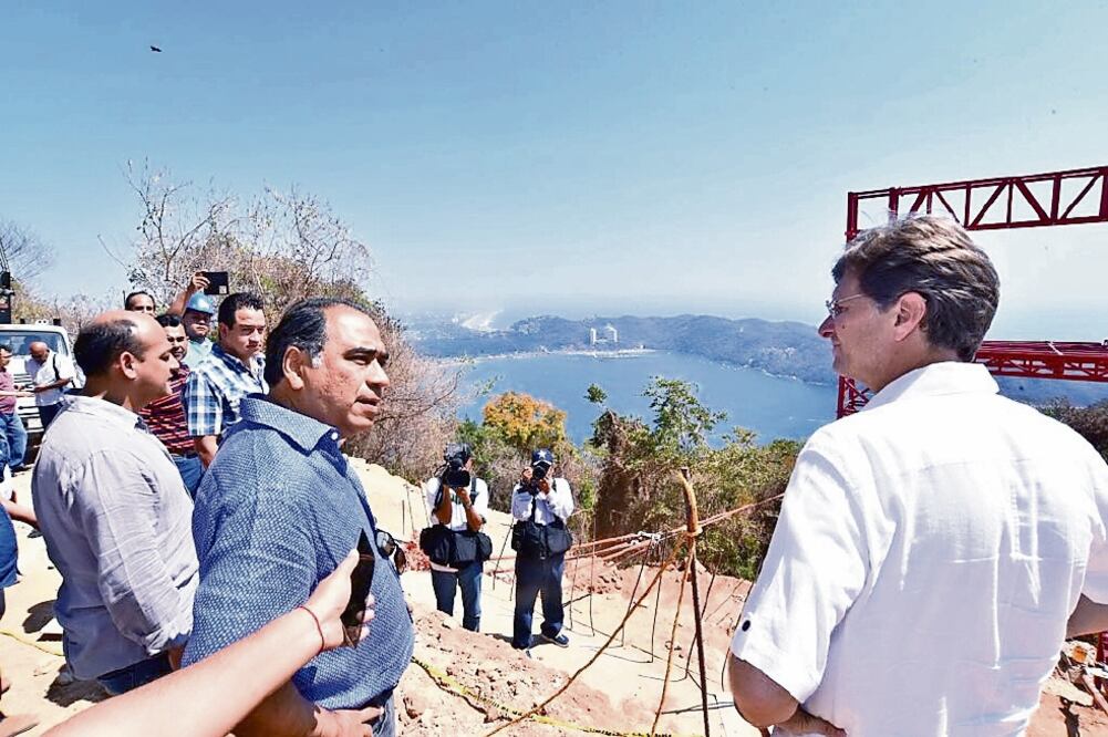 Héctor Astudillo y Enrique de la Madrid visitaron el puente de Barra Vieja-Lomas de Chapultepec, que unirá al destino con la Costa Chica y Oaxaca