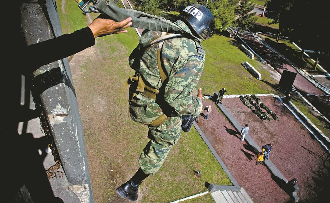 La Sedena plantea abrir los cuarteles para que la gente los visite y hacer paseos en campos militares para mostrar el trabajo de las Fuerzas Armadas. Foto: Archivo EL UNIVERSAL