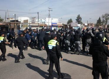 VIDEO: Rescatan a pareja de ser linchada por turba en Puebla; los acusaban de secuestro
