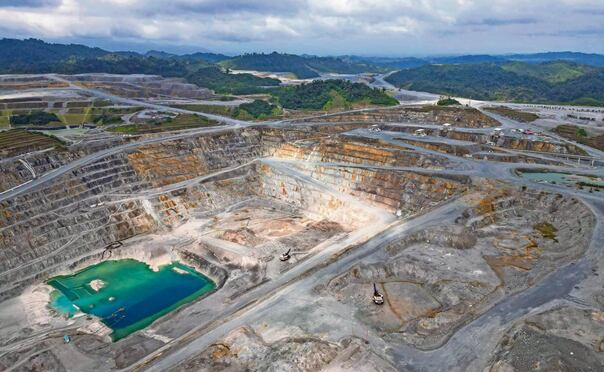 Vista aérea de la mina de cobre canadiense First Quantum Panama en Donoso, Panamá, el 21 de marzo de 2025. Foto: MARTIN BERNETTI / AFP