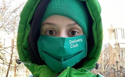 Integrante de Pussy Riot se disfraza de repartidora de comida para poder salir de Rusia