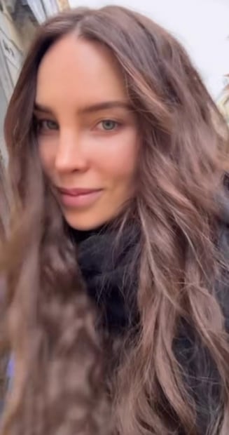 Belinda cambia el color de su cabello, encarnará a la emperatriz Carlota de Habsburgo; soñaba con este papel desde hace más de dos años y lo considera un reto importante en su carrera actoral.